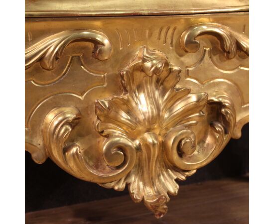 Elegant 19th century rocaille style gilded Italian showcase