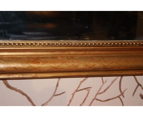 Bellissima specchiera francese del 1800 con angoli superiore smussati e cornice decorata