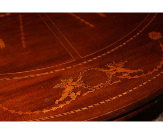 Tavolo fisso Nord Europa riccamente intarsiato del 1800 in mogano stile Regency