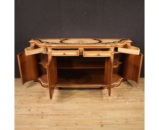 Grande credenza laccata e dipinta 