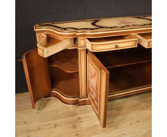 Grande credenza laccata e dipinta 