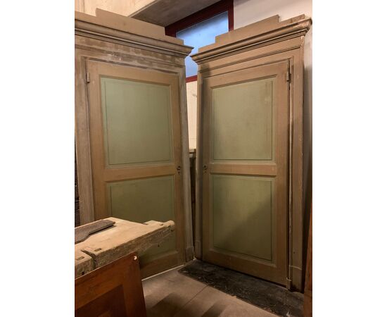 PTS854 - N. 4 porte antiche in legno laccato. Misura con telaio cm L 122 x H 248