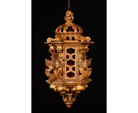 Coppia di antiche lanterne in legno dorato