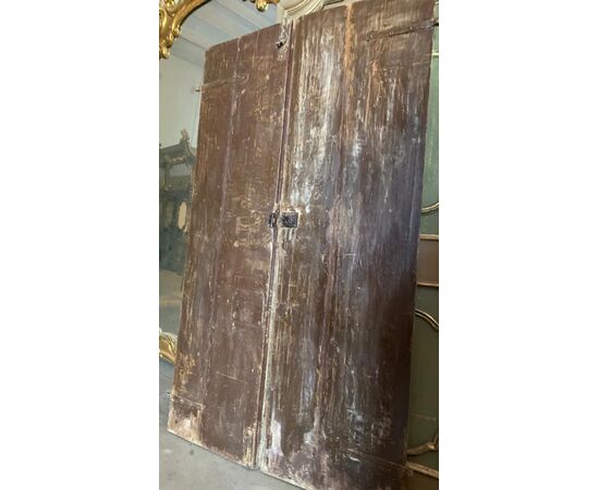 PTS855 - N. 2 Porte antiche in legno laccato, misura massima cm L 126 x H 222  