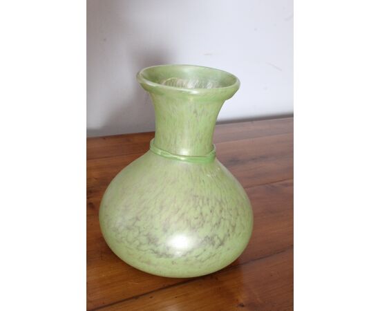 Vaso verde vetro Murano con riflessi a lustro. Anni 1950 . Mis 28 cm 