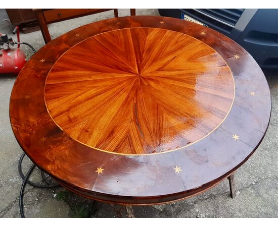 Tavolo da salotto/pranzo in noce diametro 110 cm.