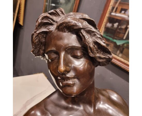 Busto di Donna in Bronzo del 1920: Un Capolavoro Art Deco