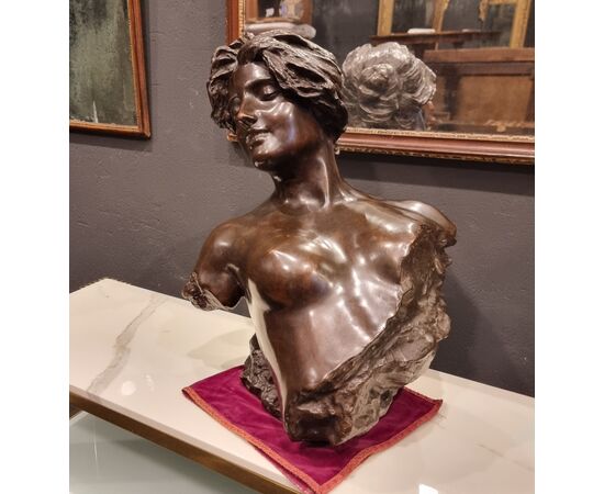 Busto di Donna in Bronzo del 1920: Un Capolavoro Art Deco