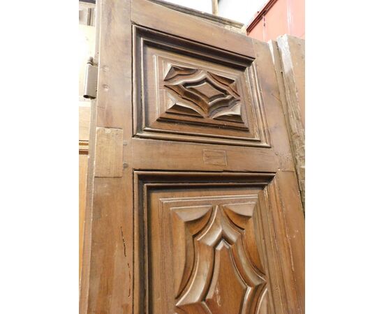PTCI298 - Portoncino antico da ingresso in legno di noce. Epoca '600. Misura massima cm L 101 x H 221