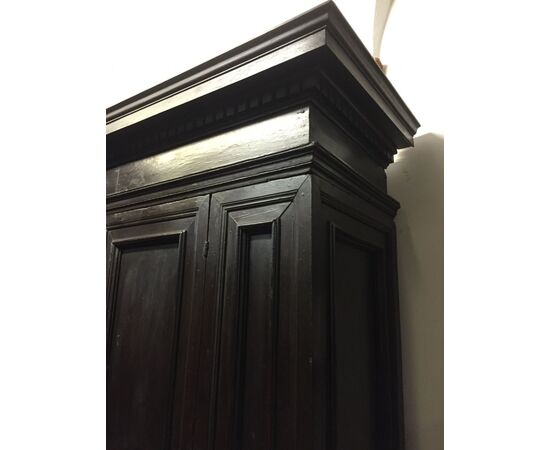 Beautiful Body Double cupboard in walnut