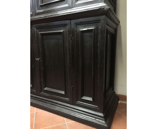 Beautiful Body Double cupboard in walnut