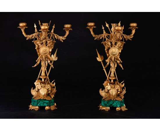 Coppia di candelabri in bronzo dorato e malachite