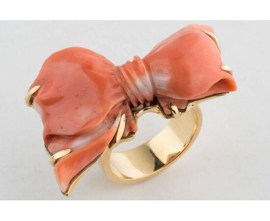 Ring-sculpture in coral and gold     