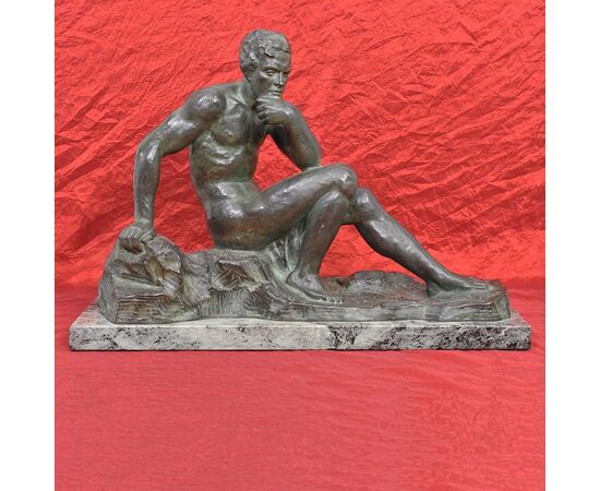 ART DECO, ANTICHE SCULTURE IN BRONZO, UOMO SEDUTO, SCULTORE FRANCESE, XX SECOLO. (STB79)   
