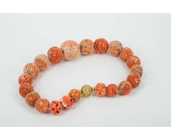 Important coral madrepora necklace with gold clasp     