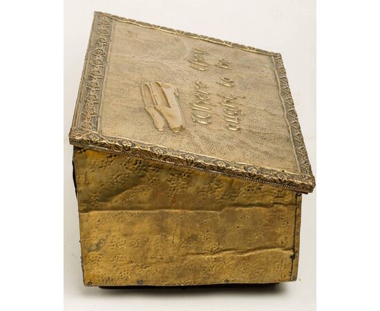 Antique English box for slippers     