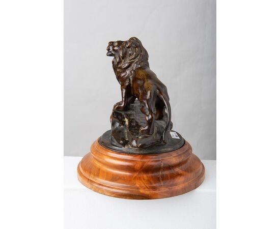 Bronze &quot;lion&quot; sculpture     