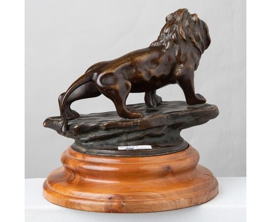 Bronze &quot;lion&quot; sculpture     