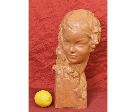 SCULTURE ART DECO IN TERRACOTTA, BUSTO DI DONNA, FIRMATA GENNARELLI, SCULTORE ITALIANO. (STTE81)