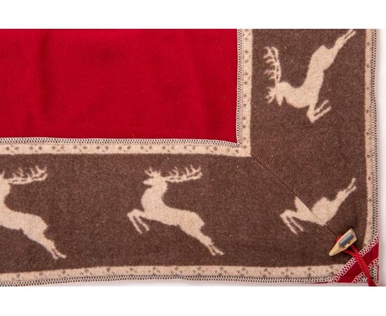 Swiss throw with horn buttons - B / 2233     