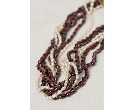 Garnet and river pearls necklace with gold clasp - G / 227     