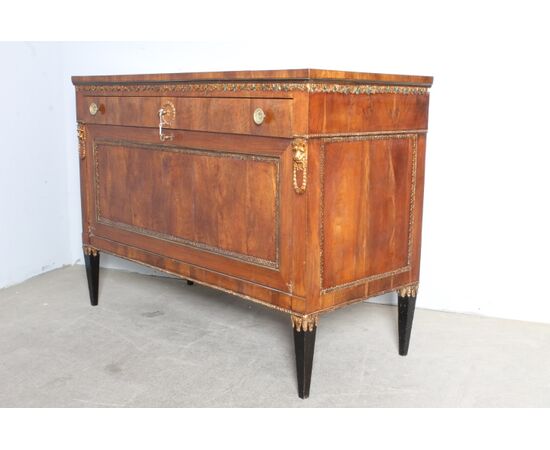 Antica splendida credenza Impero 1830 noce Umbria.  Mis 129 x 57  Servante