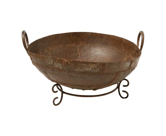 Large iron bowl with handles - O / 2952.     