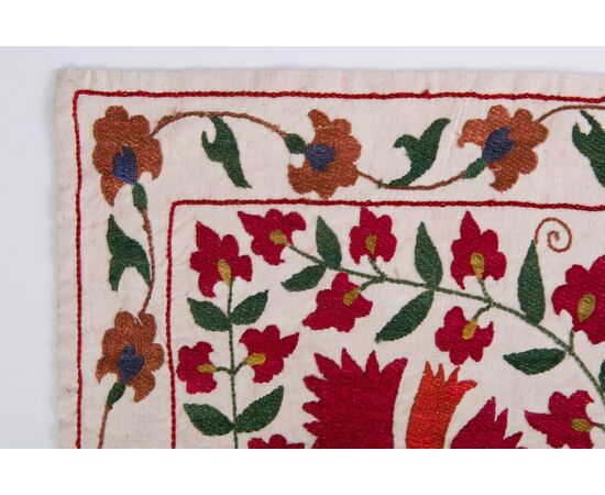 Embroidered panel &quot;Susani&quot; from Uzbekistan - B / 2004 -     