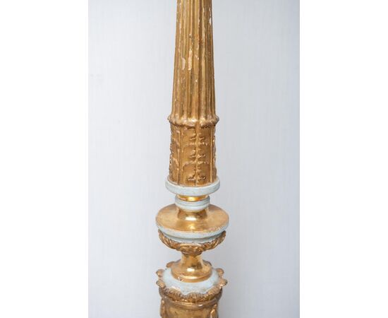 Louis XVI candlestick in lacquered and gilded wood - O / 202 -     