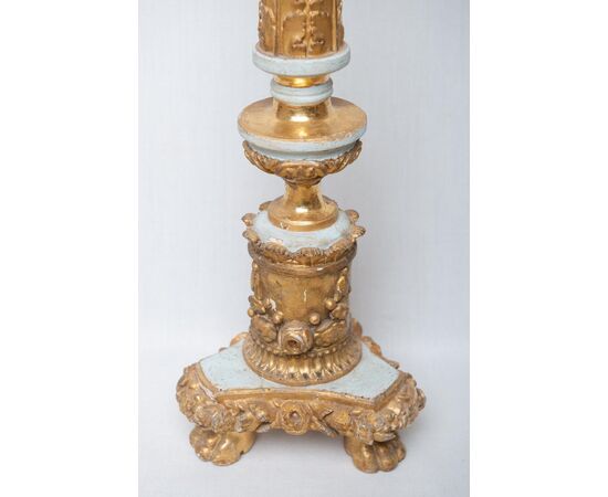 Louis XVI candlestick in lacquered and gilded wood - O / 202 -     