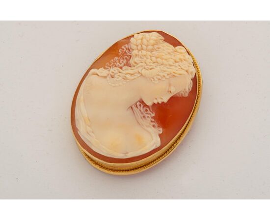 Gold pendant with coral cameo - G / 411 -     