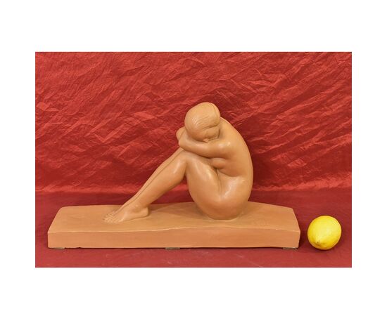 SCULTURE ART DECO IN TERRACOTTA, NUDO DI DONNA ACCOVACCIATA, AMEDEO GENNARELLI. (STTE86)