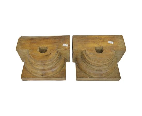 Coppia di mezzi capitelli in legno - M/740 -