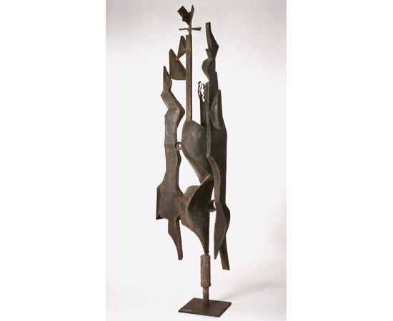 RARISSIMA SCULTURA  FIRMATA: A. SAURA 1968 (1930 – 1998)   Larghezza 35 cm - Profondità	35 cm - Altezza 200 cm
