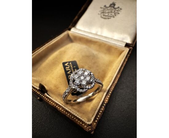 Anello  a  fiore  con  Diamanti  1.75  ct. 