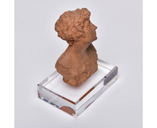 Piccolo busto femminile in terracotta - O/5804 -