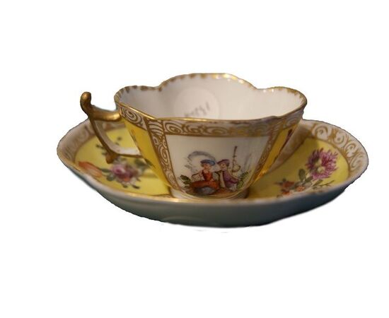 Tazzina con piattino in porcellana gialla Meissen del 1800