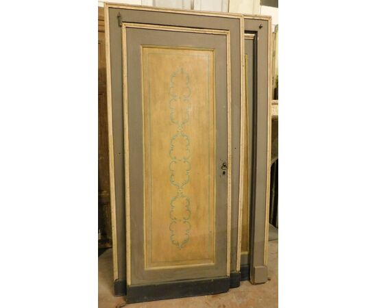 PTS858 - N. 2 porte in legno laccato, epoca '800, mis. cm L 108 x H 224