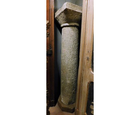  DARS634 - Colonna in pietra. Epoca '600, misure cm L 60 x P 60 x H 197 