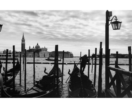 Foto di Venezia "Parcheggio delle gondole" - Snc/3 -