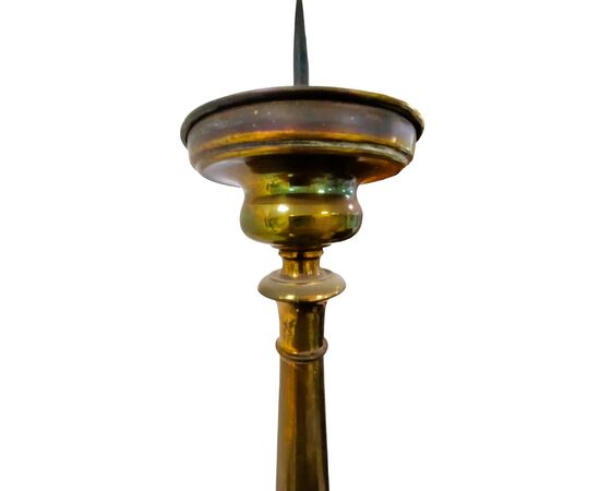 Antico candelabro tornito in ottone