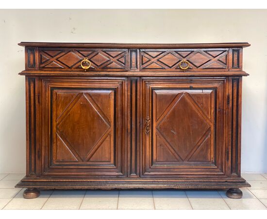 Credenza in noce Luigi XIV  . Lombardia Piemonte XVII secolo 