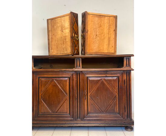 Credenza in noce Luigi XIV  . Lombardia Piemonte XVII secolo 