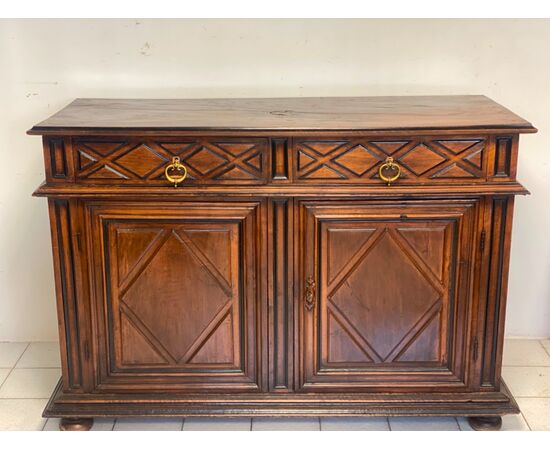 Credenza in noce Luigi XIV  . Lombardia Piemonte XVII secolo 