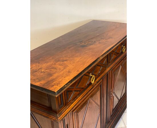 Credenza in noce Luigi XIV  . Lombardia Piemonte XVII secolo 