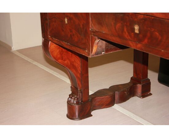 Antica grande scrivania francese del 1800 con piano in pelle stile Direttorio in mogano