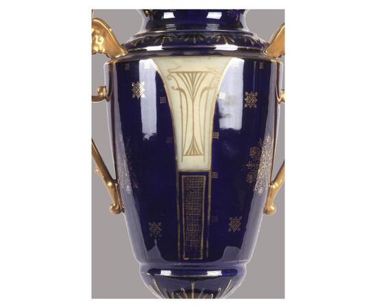 Grande vaso in porcellana manifattura Vienna del 1800 a fondo blu e decori oro