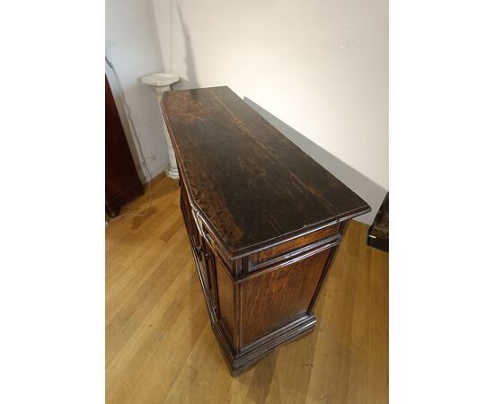 CREDENZA TOSCANA IN NOCE FINE XVI-INIZI XVII SECOLO