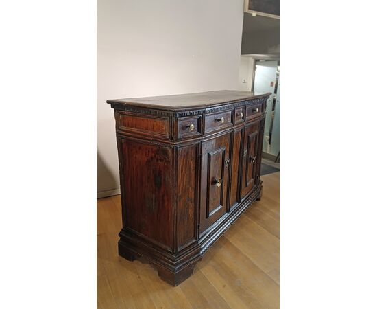 CREDENZA TOSCANA IN NOCE FINE XVI-INIZI XVII SECOLO