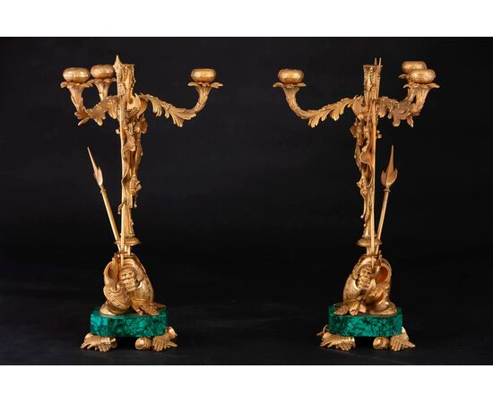 Coppia di candelabri in bronzo dorato e malachite